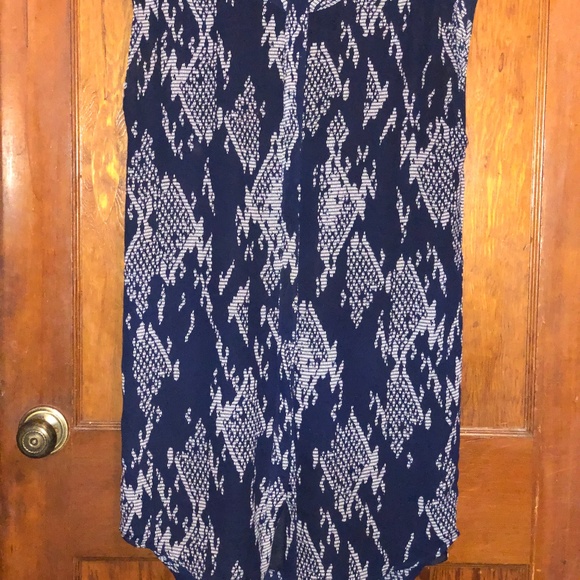 Patterned Flowy Shift Shirt Dress (convertible) - Picture 3 of 4